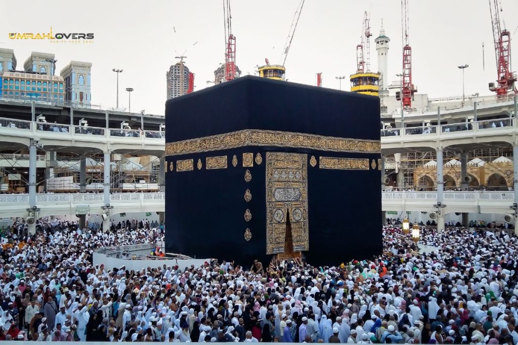 Direct vs. Connecting Flights What’s Better for Umrah